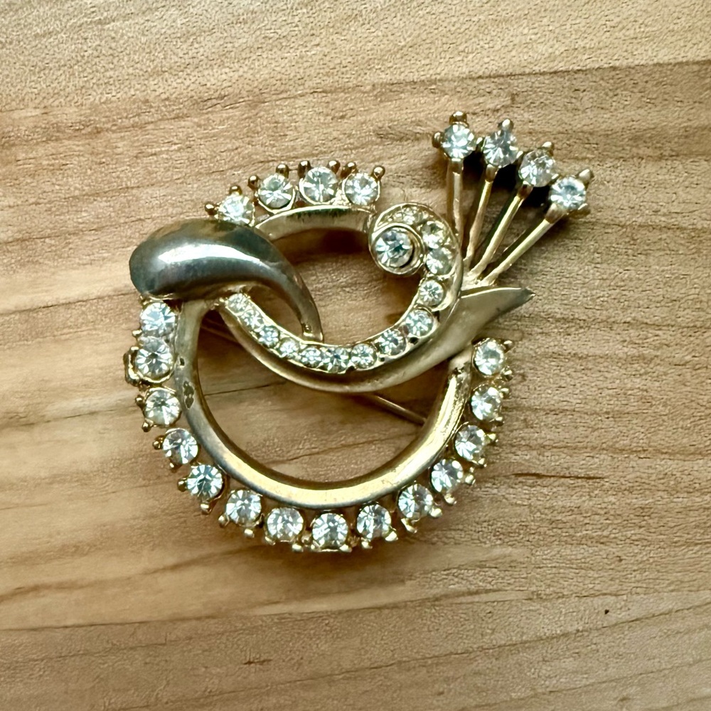 Mid Century Vintage Rhinestone and Gold Toned Brooch